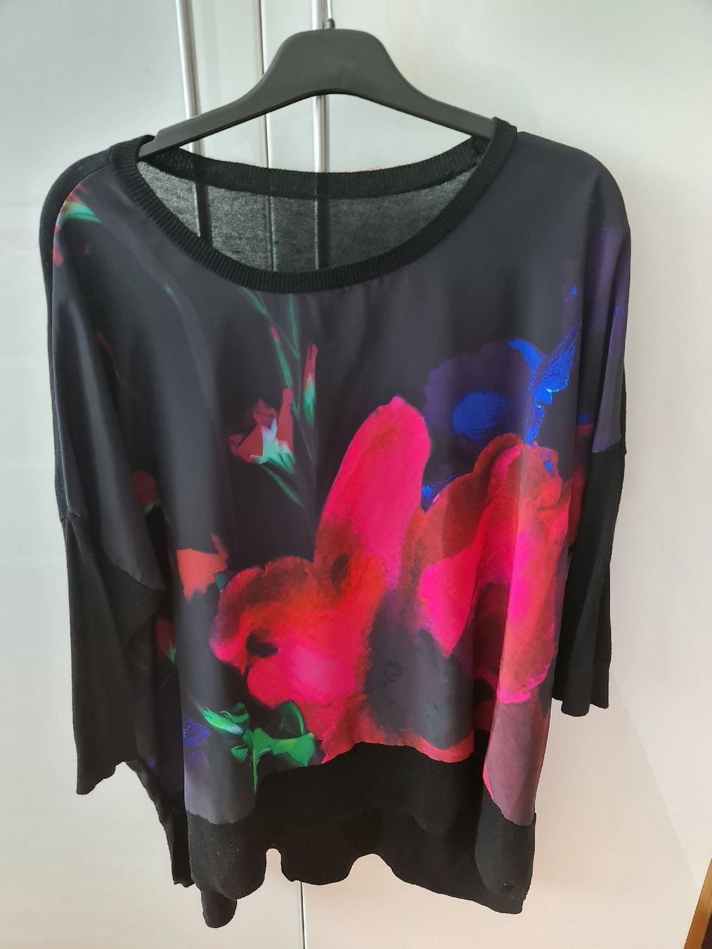 Phase Eight Pullover & Sweatshirts: Damen Pullover Phase Eight schwarz Blumenprint onesize top – Neu (gemäss Beschreibung) aus Emmenbrücke von gatasalvache 1