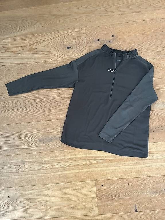 Marc Cain T-shirt: Marccain Sports Langarmshirt – Usato da Murten venduto da bea_n5yn 1