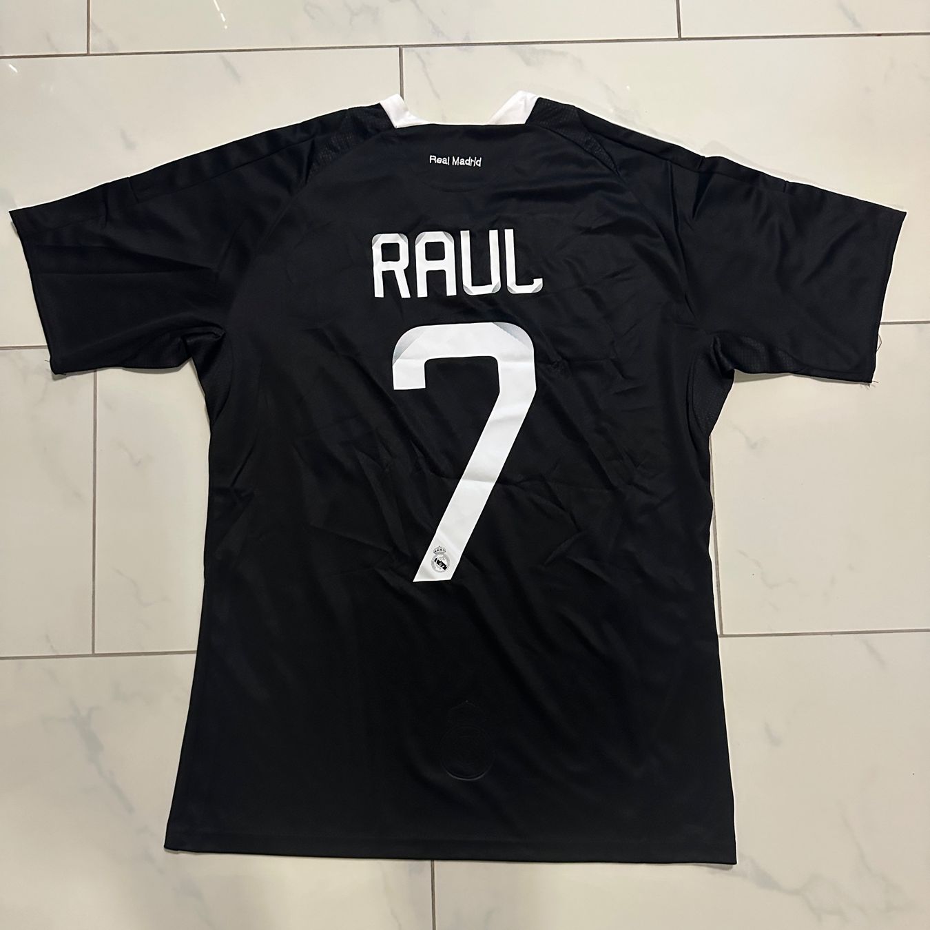 Real Madrid Maillots de corps & Pantalons: Real Madrid Raul Trikot Grösse L – Neuf (Voir description) à Liestal par tha_dg6j 1