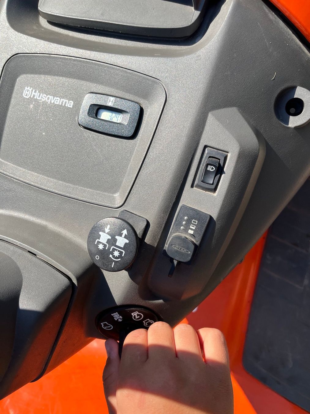 Husqvarna Rasenmäher: Husqvarna TC242 – Gebraucht aus Cazis von la-torre-work-snc 5
