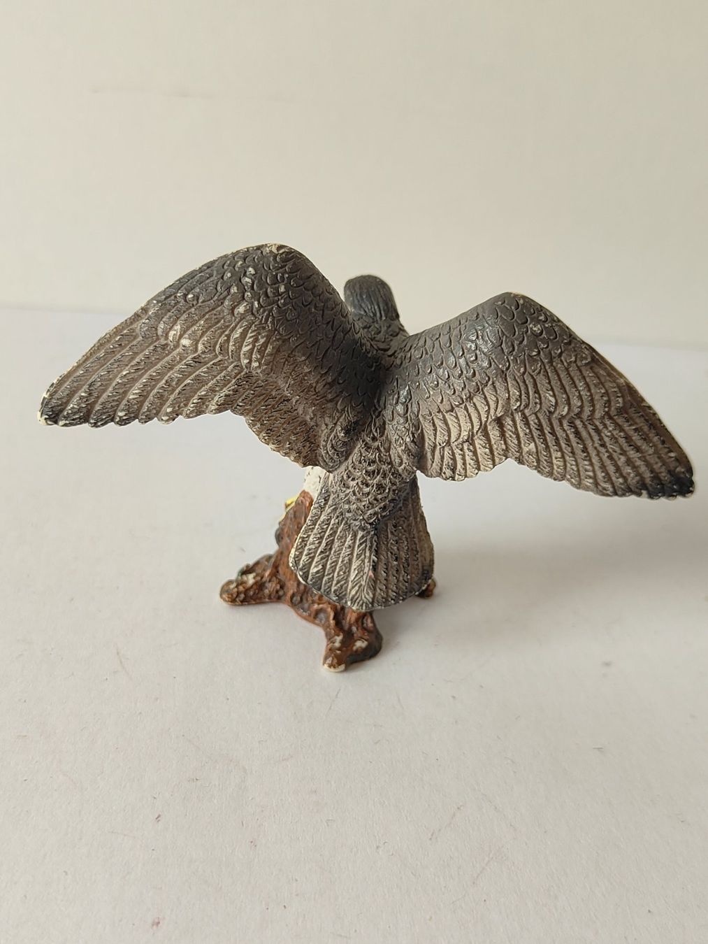 Schleich Statuette: Schleich Wanderfalke Waldtiere Vogel – Usato da Thalwil venduto da FigurenFreunde 1