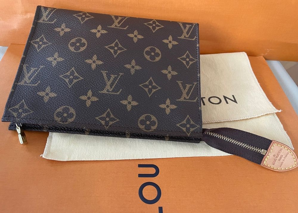 Louis vuitton discount poche toilette 19