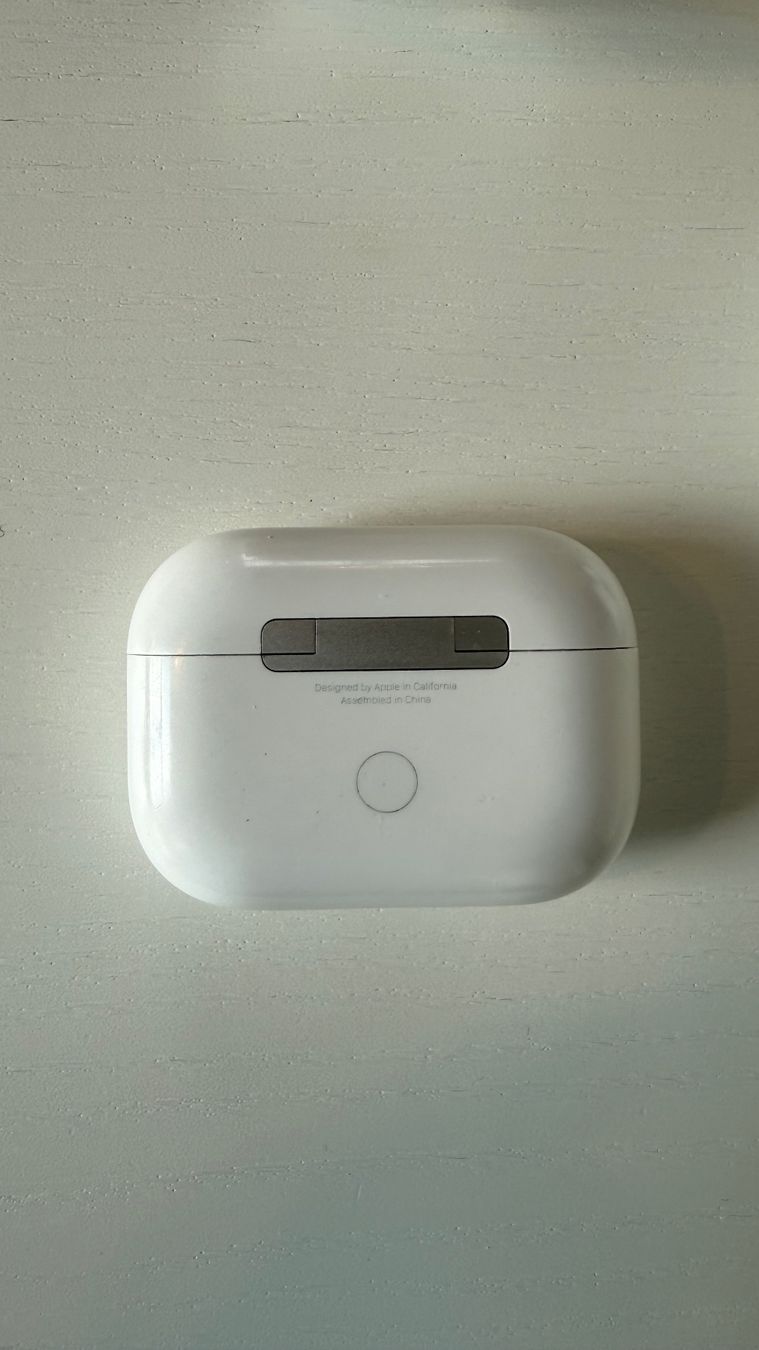 Apple Kopfhörer: Apple AirPods Pro 2 + Ersatzcase & linker Hörer – Gebraucht aus Zürich von ale_5ckb 6