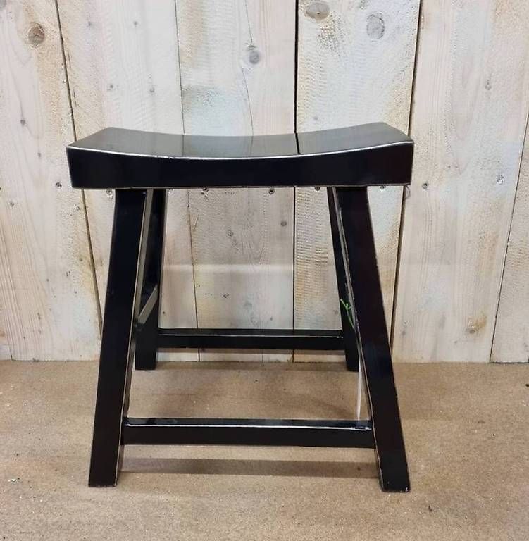 Hocker: Stilvoller Holz-Hocker in Schwarz – Gebraucht aus Zürich von cemkurcan 2
