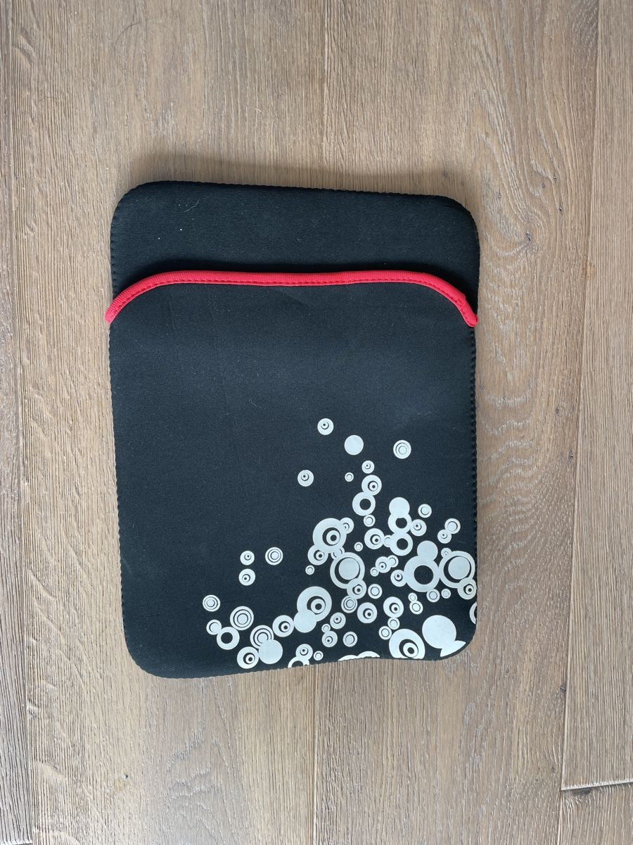 Coques & Sacs: Stylish Laptop Sleeve, Bubble Design – Neuf (Voir description) à Zürich par muz_5h6k
