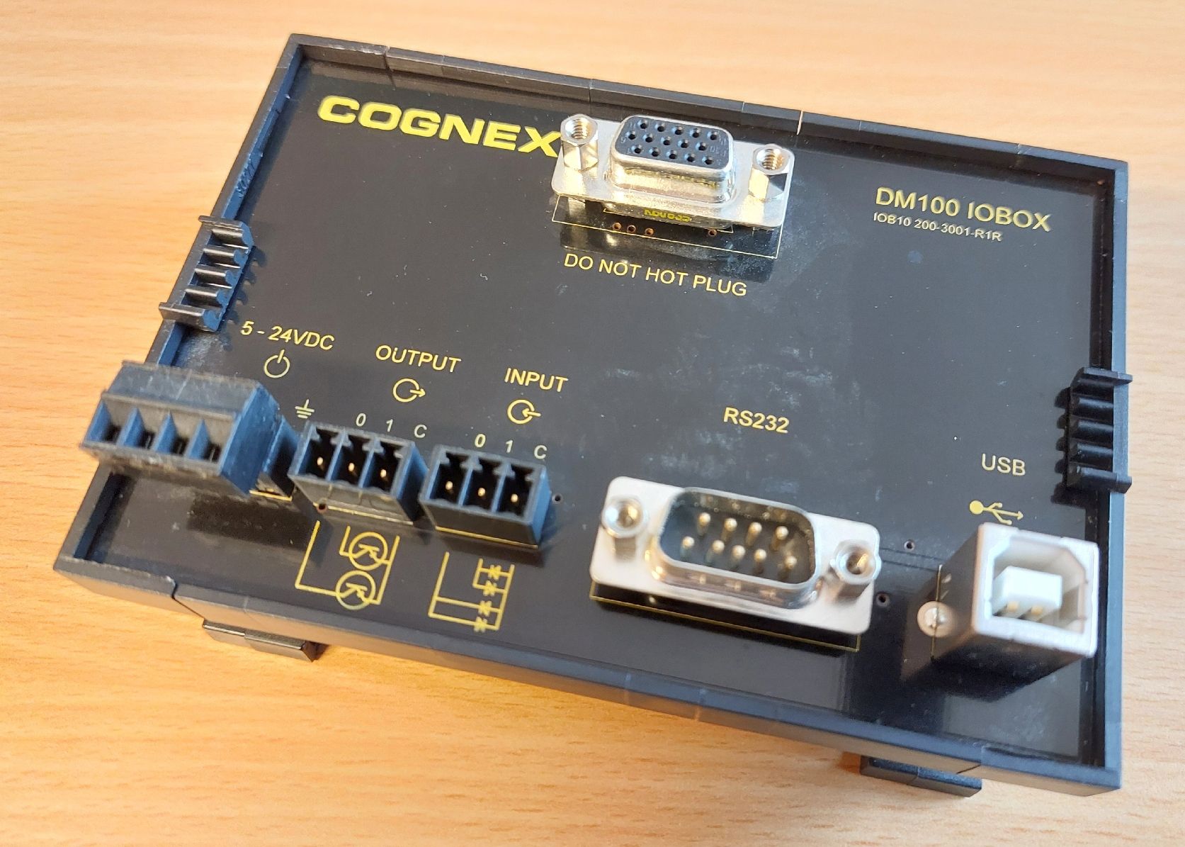 Componenti elettronici: Cognex DM100 IOBOX – Usato da Azmoos venduto da wiesenduenger