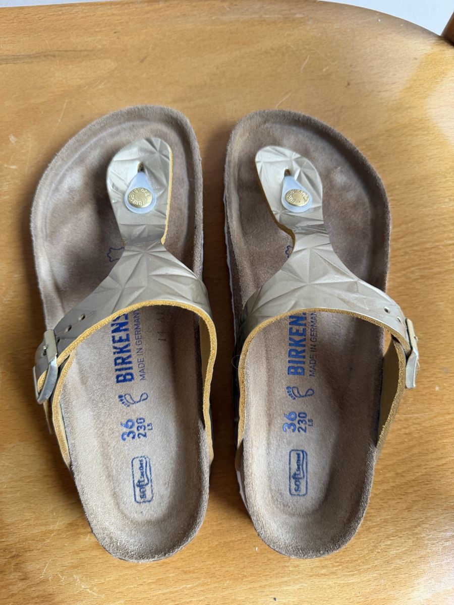 Birkenstock Scarpe da donna: Birkenstock Sandalen Grösse 36 Gold – Usato da Pfäffikon ZH venduto da J.R.1989