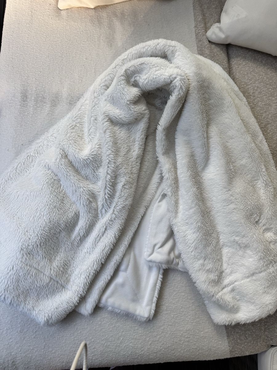 Coperte: Kuscheldecke Kunstfell Weiss – Usato da zürich venduto da Bailey17 4