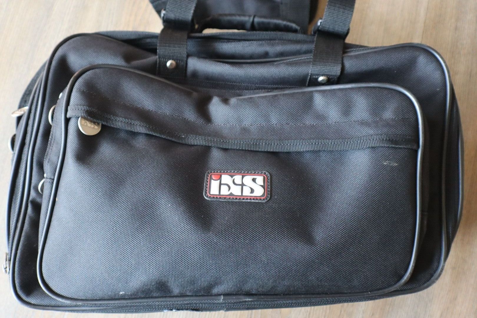 IXS Taschen: Motorrad Seitentaschen Set von IXS, Schwarz – Gebraucht aus Menziken von DaRogg