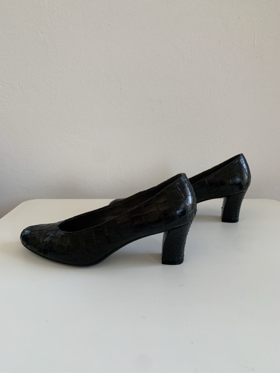 Stuart Weitzman Scarpe da donna: Stuart Weitzman: Chicer schwarzer Pumps in Kroko-Optik, 37 – Usato da Luzern venduto da designluzern 4