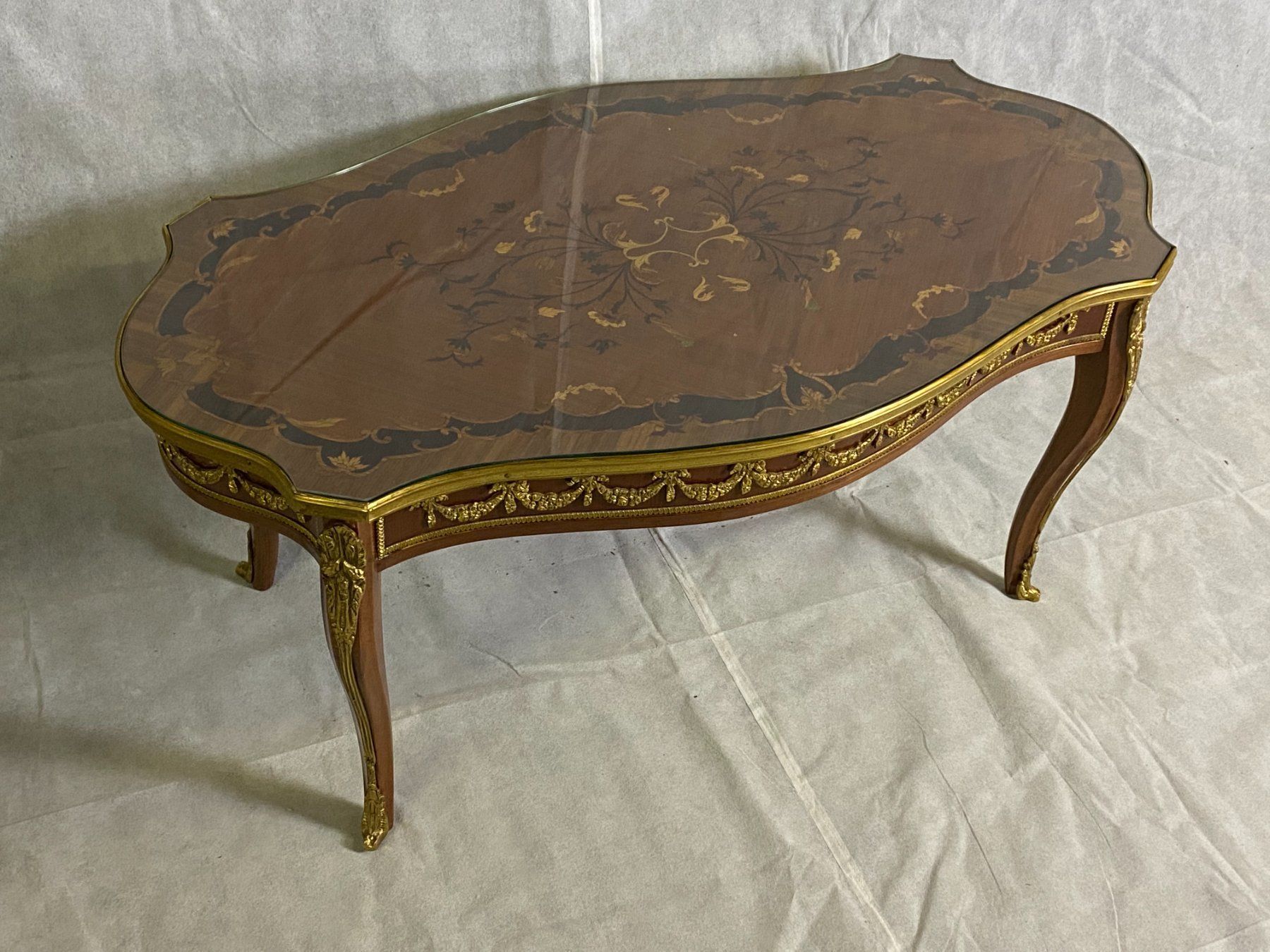 Tische: Table de salon de style Louis XV  marqueterie. – Gebraucht aus geneve von louisart 5