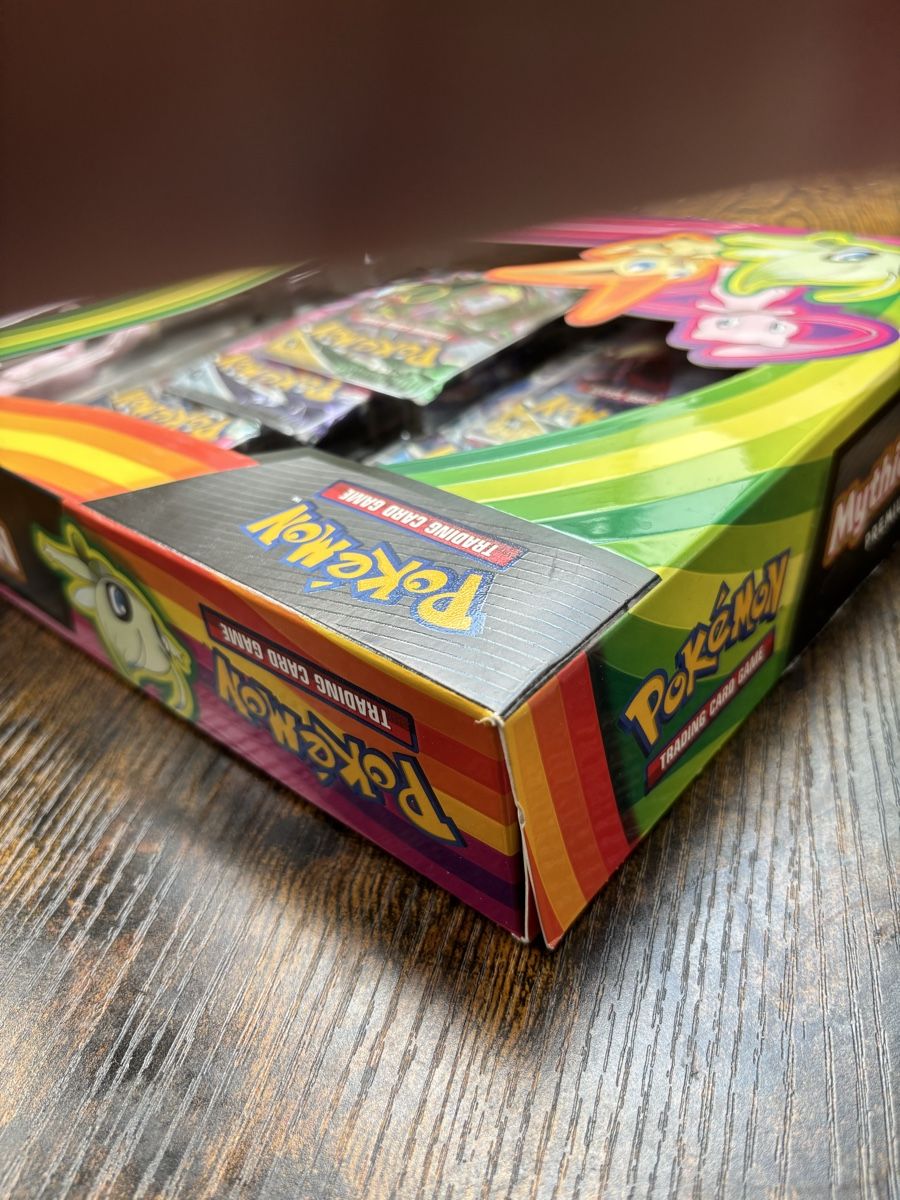 Pokémon Carte collezionabili: Pokemon Mythical Squishy Premium Collection Box – Nuovo e nell'imballaggio originale da Wangen b. Olten venduto da MimiMiim 3