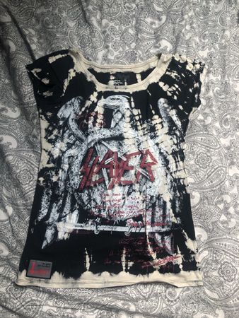 Shirt von EMP mit „Slayer“ Print 