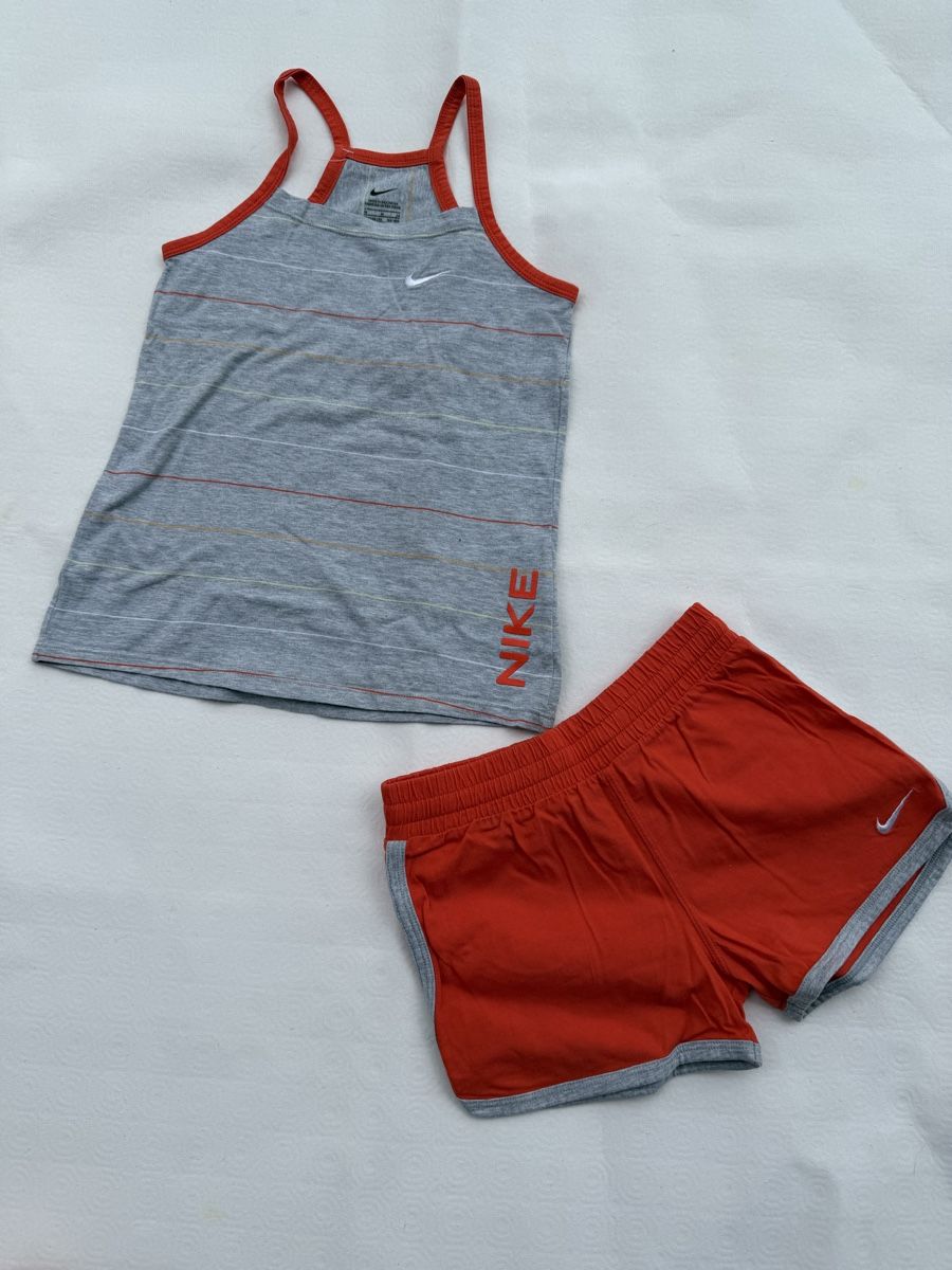 Nike Kleiderpakete & -sets: Nike Top und Shorts – Gebraucht aus Minusio von KaLo911