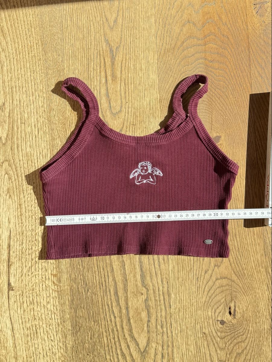 Pull&Bear Top: Pull&Bear Crop Top Bordeaux Engel | M – Usato da Samedan venduto da K7kgh 4