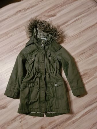 Hübsche kapuzzenjacke mit Pelz gr.134