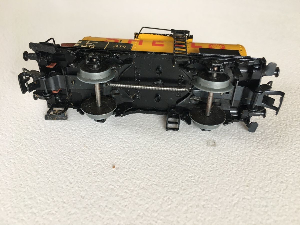 Märklin Modellini di ferrovie: Märklin Shell Kesselwagen 314 Guss – Usato da Grellingen venduto da Toyhamster 6