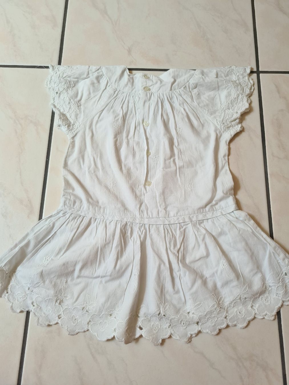 Vestiti & Gonne: Weisses Mädchenkleid Grösse 90 – Usato da Ebikon venduto da Songbird85 5