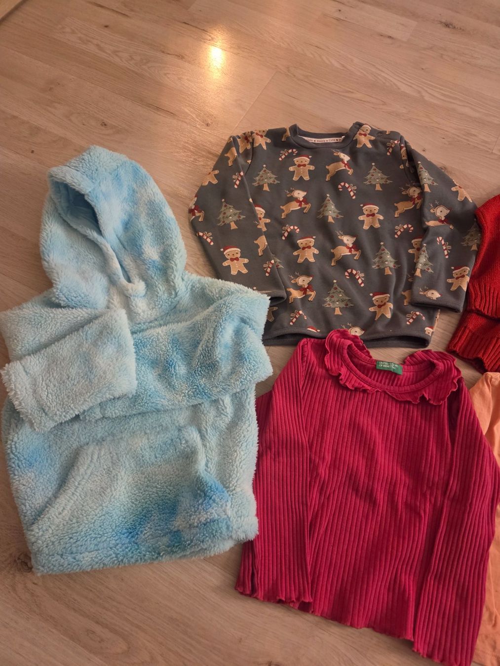 Lotti & Set di vestiti: Kleiderset Pullover/Hose Gr. 98/104 – Usato da Unterägeri venduto da sel_c9py 2