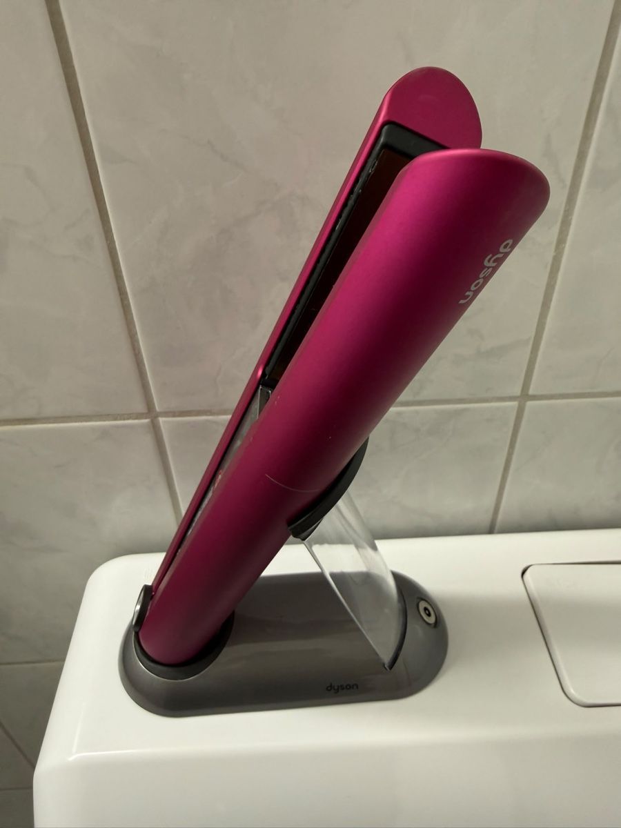 Dyson Lockenstäbe & Haarglätter: Dyson Glätteisen – Neu (gemäss Beschreibung) aus Konolfingen von bekimcekiqaj