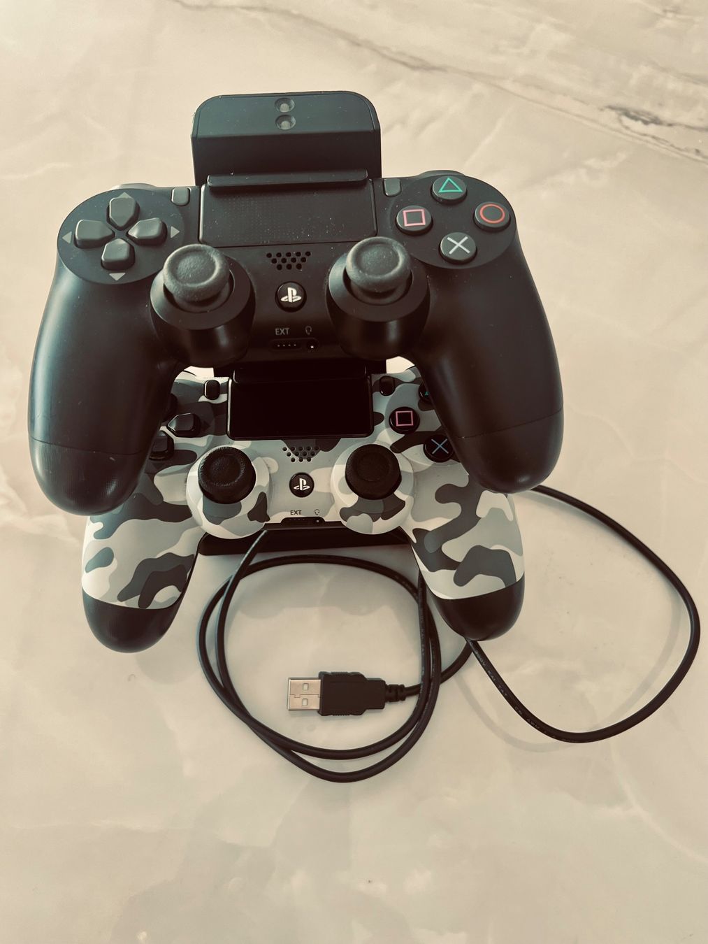 Sony Controller: Pack 2 Stk. PS4 Controllern – Usato da Zürich venduto da T.E.B 3