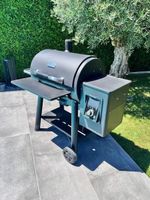 Broil King Regal Pellet 500 Smoker
