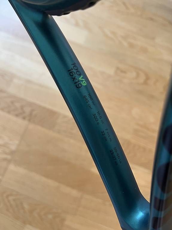 Wilson Racchette: Wilson Blade v9, Griff 2, 16x19 – Usato da Zürich venduto da jas_nqy8 2