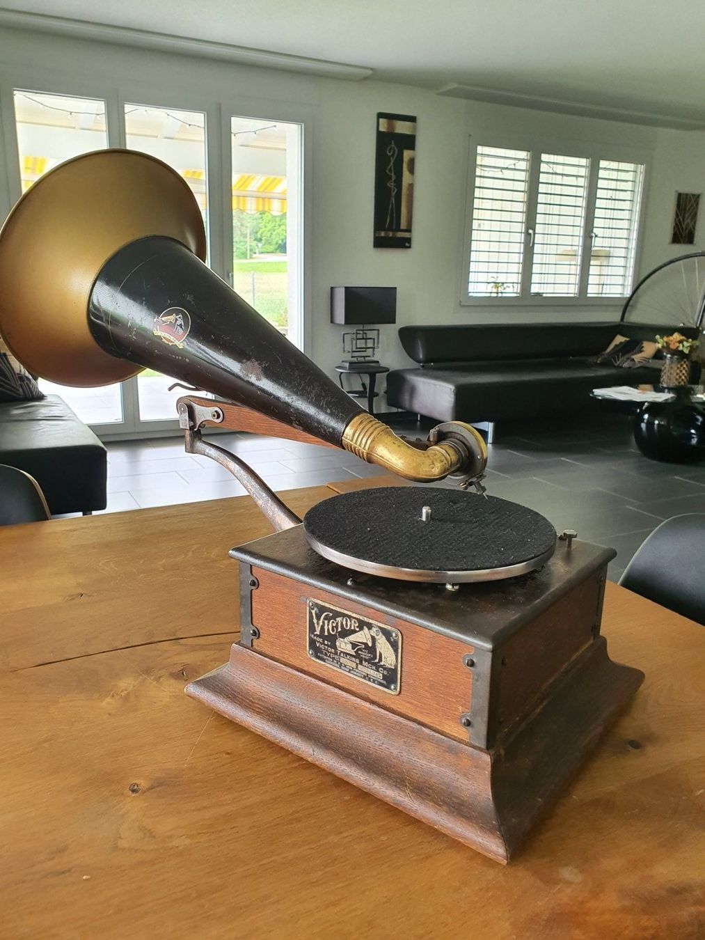 Plattenspieler: Grammophon Victor "Royal" Schwenkarm – Gebraucht aus Hüntwangen von Scarciglias-Antiques 9