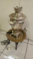 Samovar elettrico con tavolino e vassoio