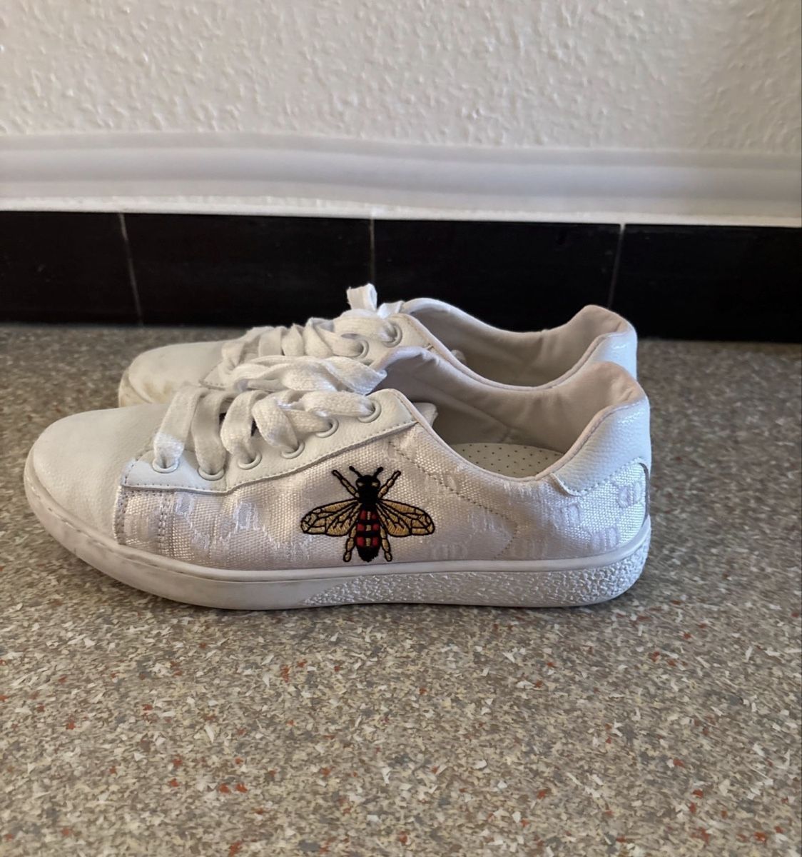 Scarpe da uomo: White bee sneakers – Usato da Ecublens VD venduto da Alan2026