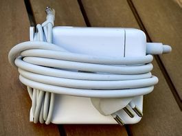 Original Apple Ladekabel für MacBook Pro