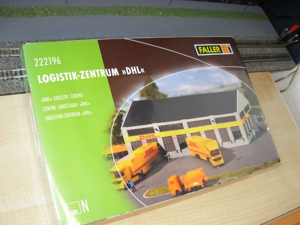 Faller Modelleisenbahnen: N: Faller "DHL" Logistikzentrum – Neu und originalverpackt aus Oberrieden von Hobbyschiff