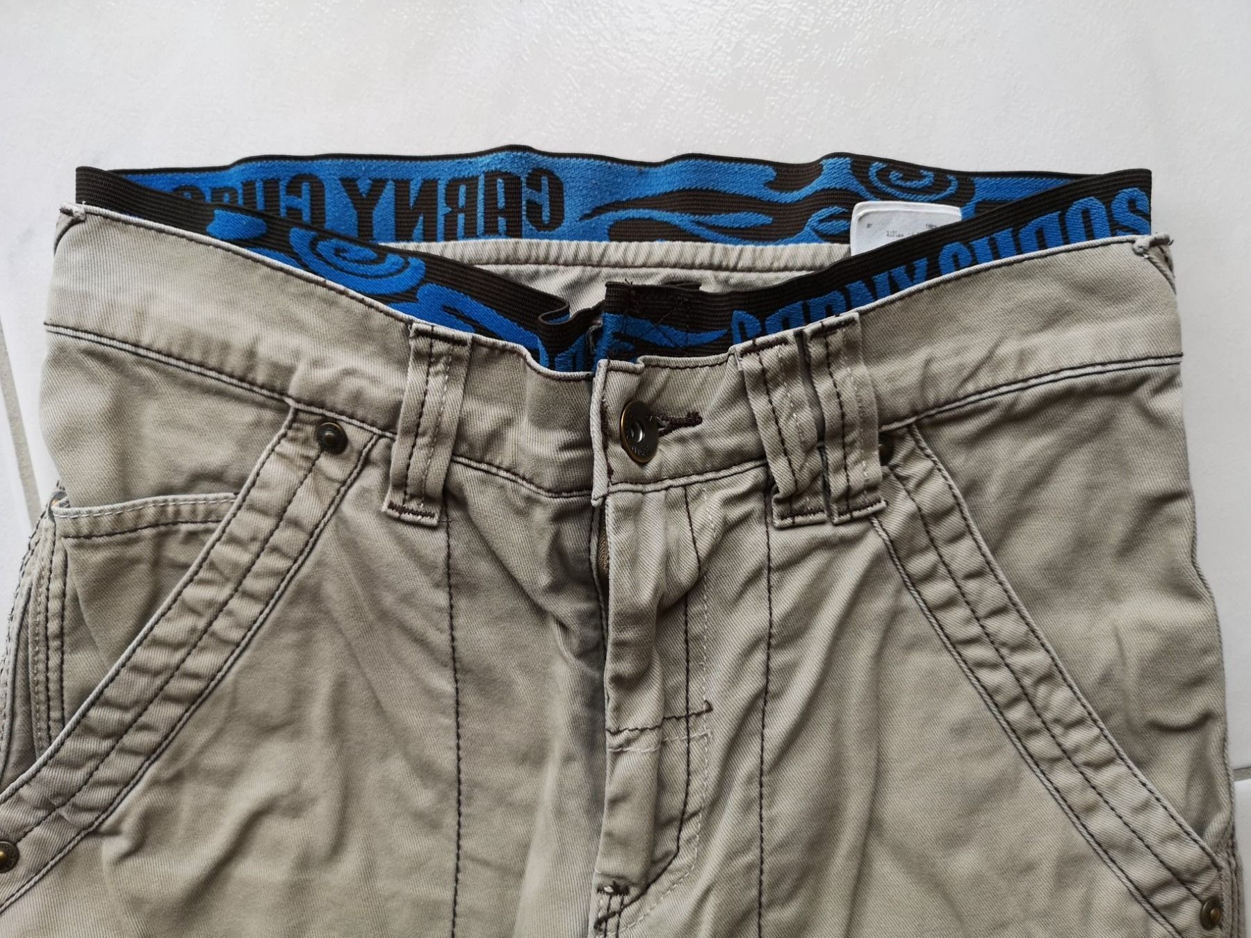 Pantalons: Coole kurze Jeans Gr. 140 – D'occasion à Arth par Africa44 1