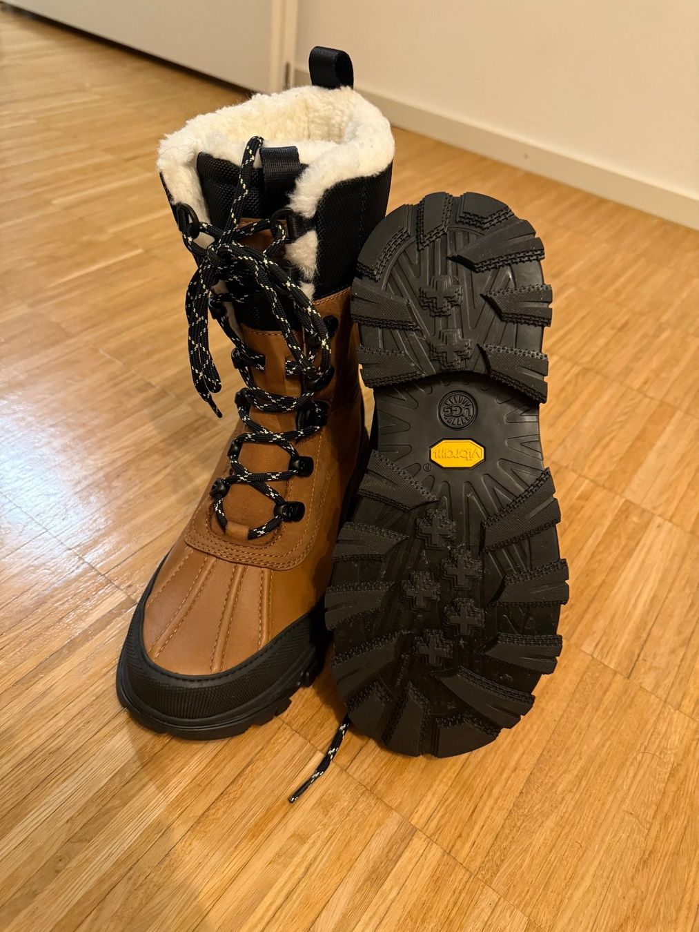 Ugg Scarpe da donna: Ugg Winterstiefel Damen, Grösse 38, – Nuovo e nell'imballaggio originale da Zürich venduto da SEDRAEN 2