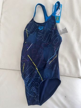 Badekleid gr. 140 (10-11 Jahre) Marke Arena neu