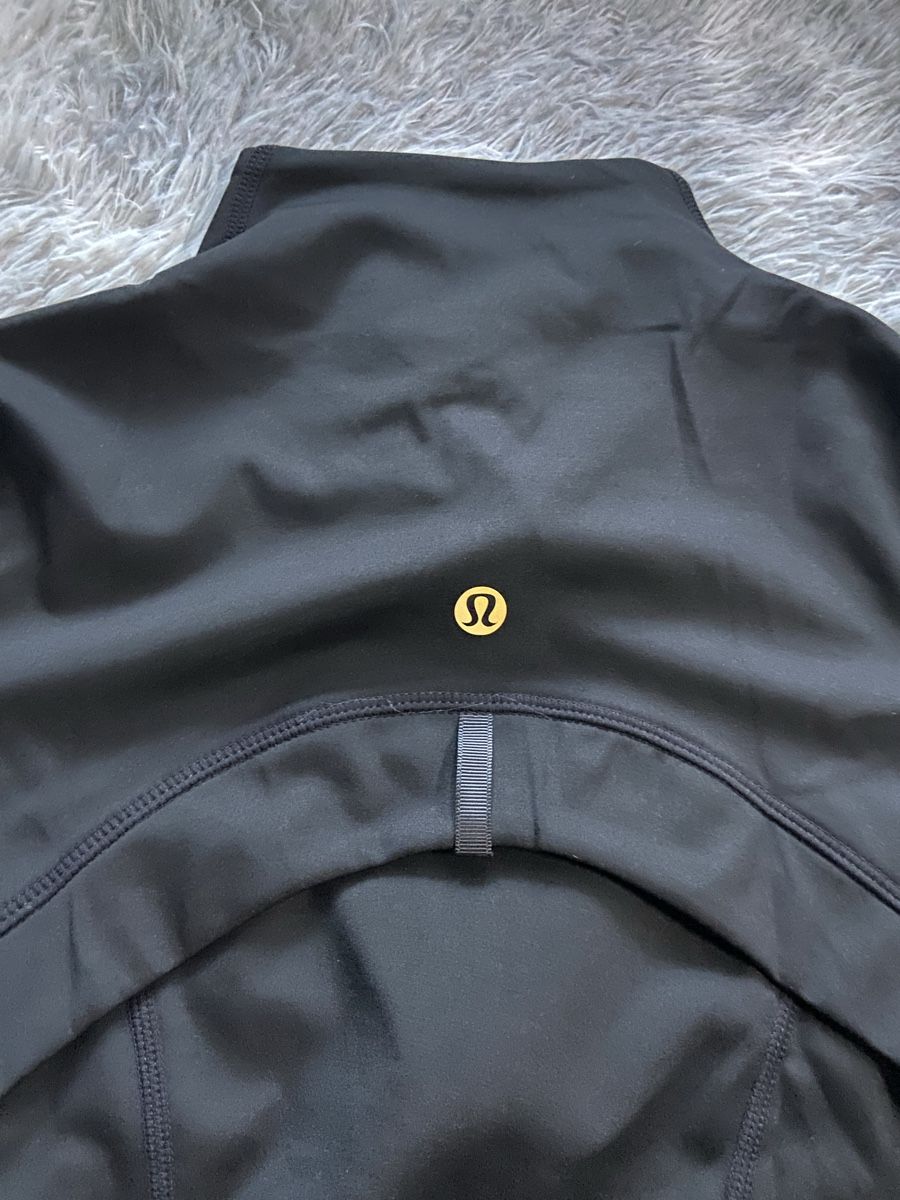 Lululemon Kleiderpakete: Lululemon Gym Set – Neu (gemäss Beschreibung) aus Embrach von NovasOutlet 4