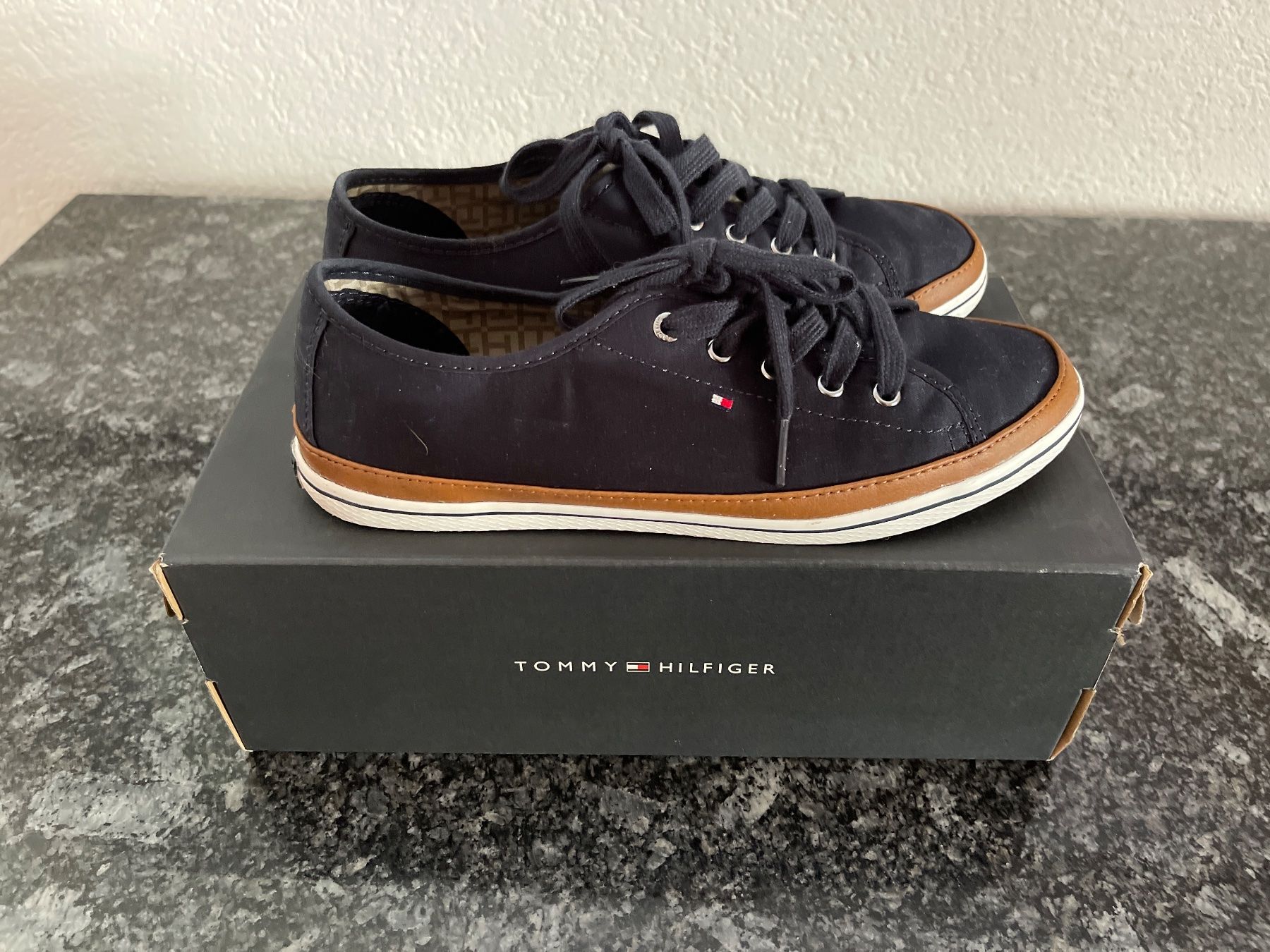 Tommy Hilfiger Scarpe da donna: Tommy Hilfiger Sneaker, Grösse 39 – Nuovo (secondo la descrizione) da Sennwald venduto da _shppng 1