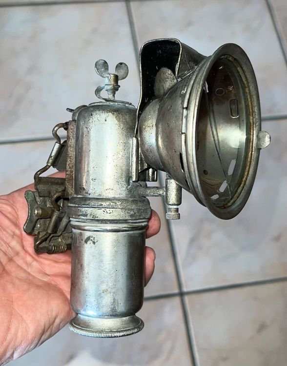LAMPE À PÉTROLE en fer vintage a restaurer pas en superbe état dans son