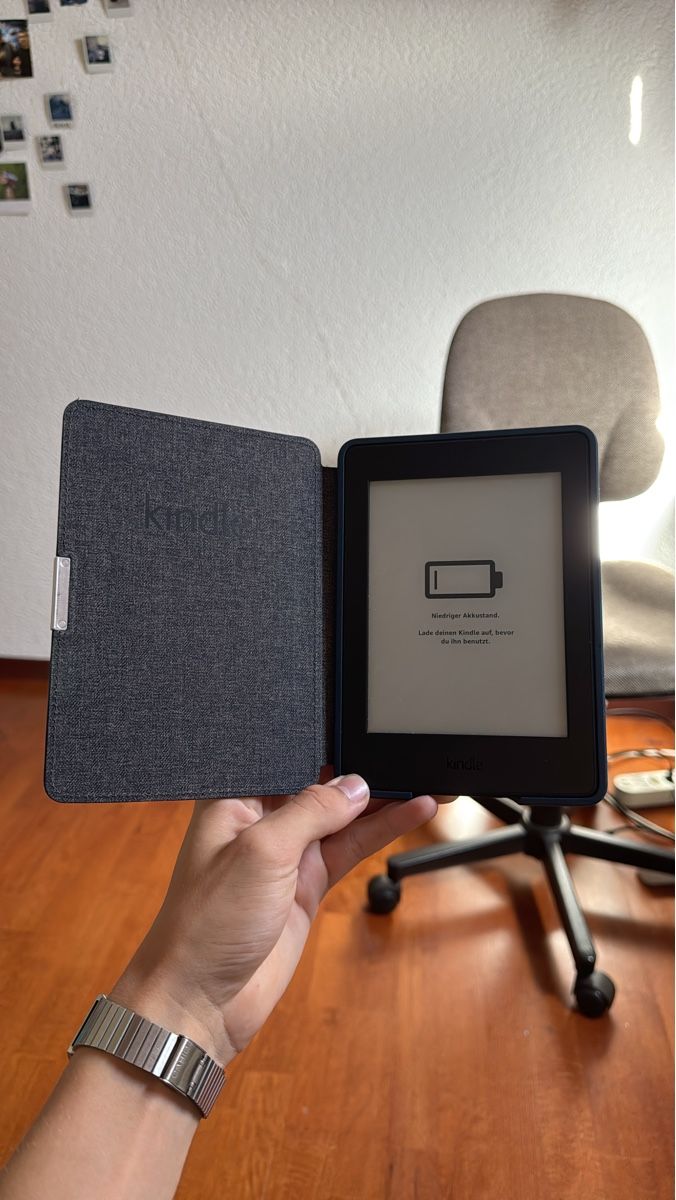 Amazon Tablettes PC: Kindle Paperwhite 7 E-Reader mit Huelle – D'occasion à Konolfingen par nic_dbs7