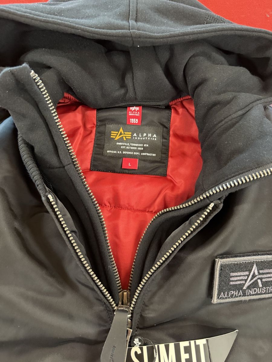Alpha Industries Vestes: Alpha Industries Bomberjacke  – Neuf avec emballage d'origine à Mels par man_25jx 1
