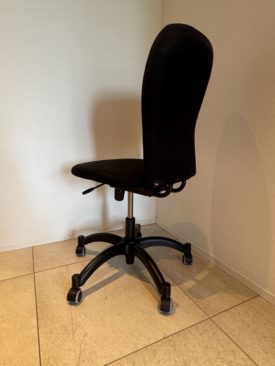 Chaises: Schwarzer Bürostuhl – D'occasion à Birmenstorf AG par muszhao 2