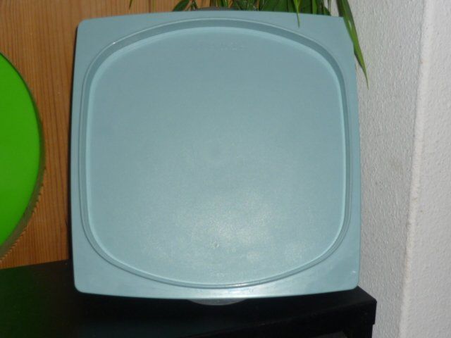 Tupperware Contenitori & Simili: TUPPERWARE CHEESMART MINI L. 20 CM. B. 20 CM. H. 8 CM. – Usato da St.Gallen venduto da Anso 2