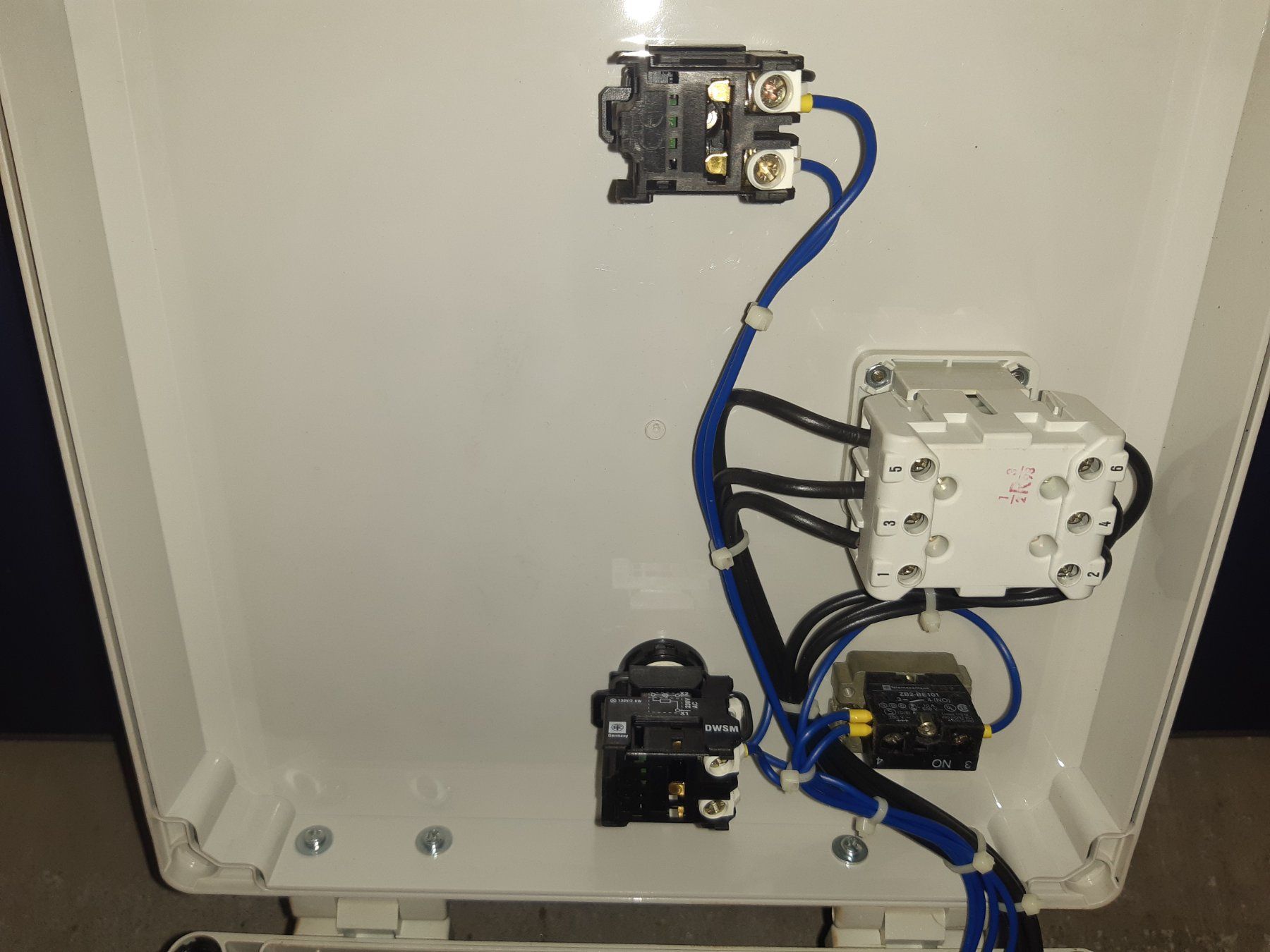 Componenti elettronici: Elektrokasten mit Steuerungskomponenten und Sensor – Usato da Lohn-Ammannsegg venduto da Molch7 3