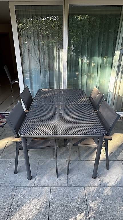 Set di tavolo e panche: Gartentisch und 6 Stühle – Usato da Allschwil venduto da miirlee 1