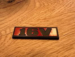 VW Golf 16V Emblem