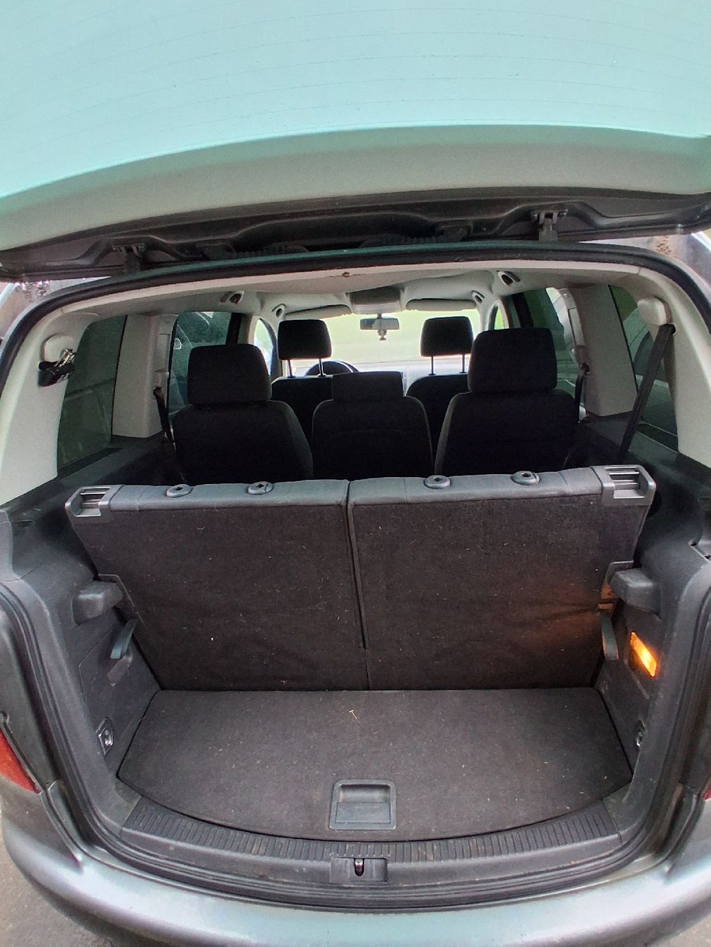VW Autos: Vw Touran 2.0 FSI – Gebraucht aus Courrendlin von seb_7qrh 2