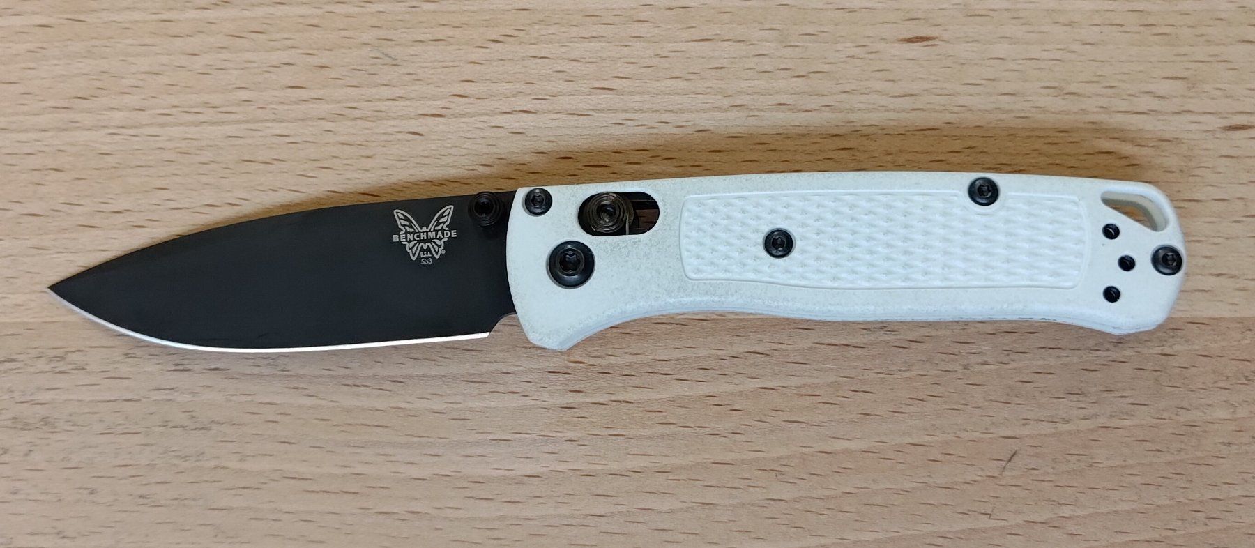 Benchmade Taschenmesser: Benchmade Mini Bugout weiss – Gebraucht aus Gerzensee von cobo02