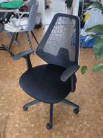 Bürostuhl Netzrücken schwarz mit  IKEA Lordosenkissen 