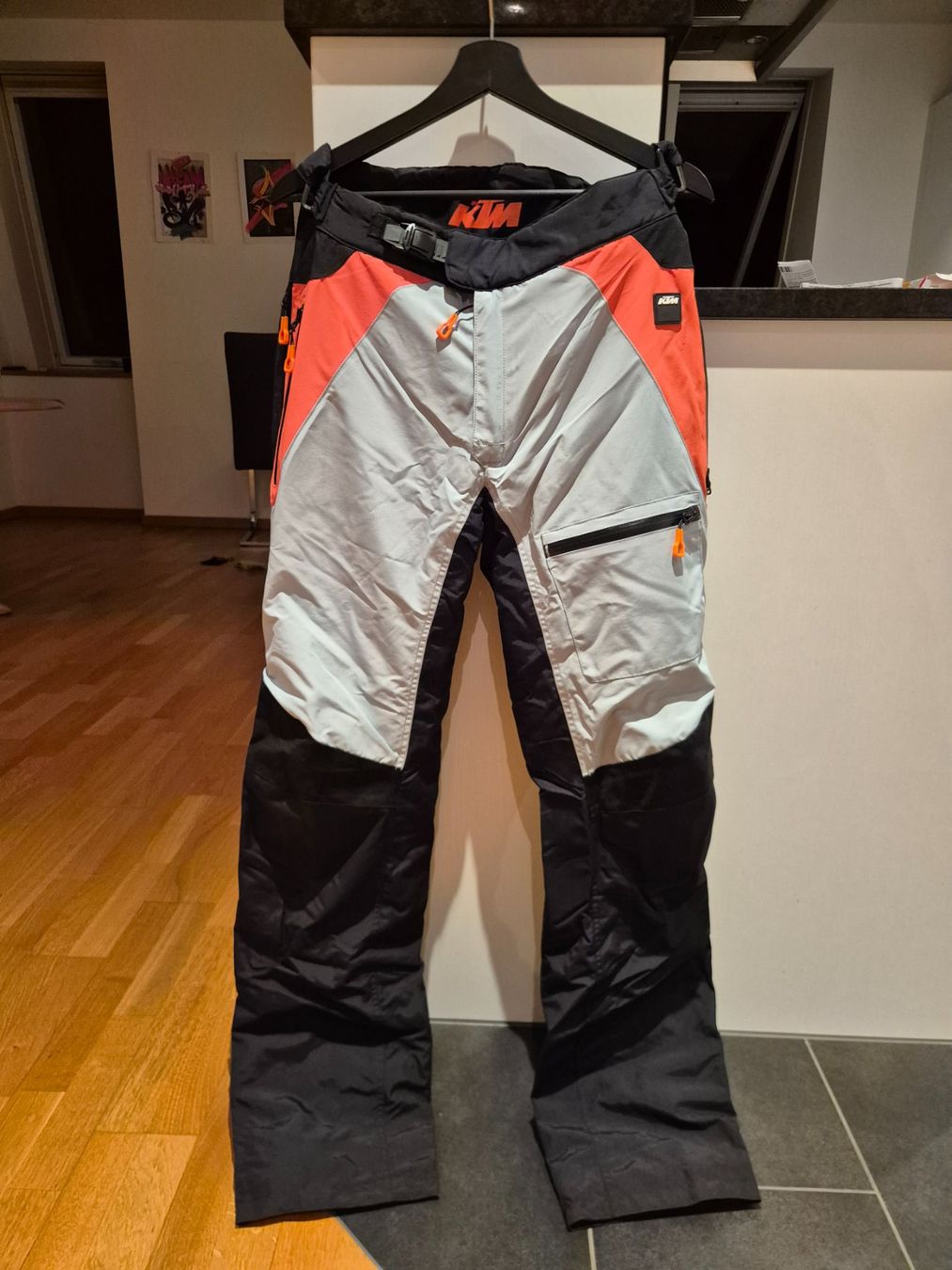 KTM Pantaloni: KTM Powerwear Urbanproof Pants – Usato da Brunnen venduto da skiingislife 2