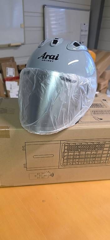 Helme & Visiere: Helm Araj L – Neu und originalverpackt aus Arbon von Secretpacks-SchLau